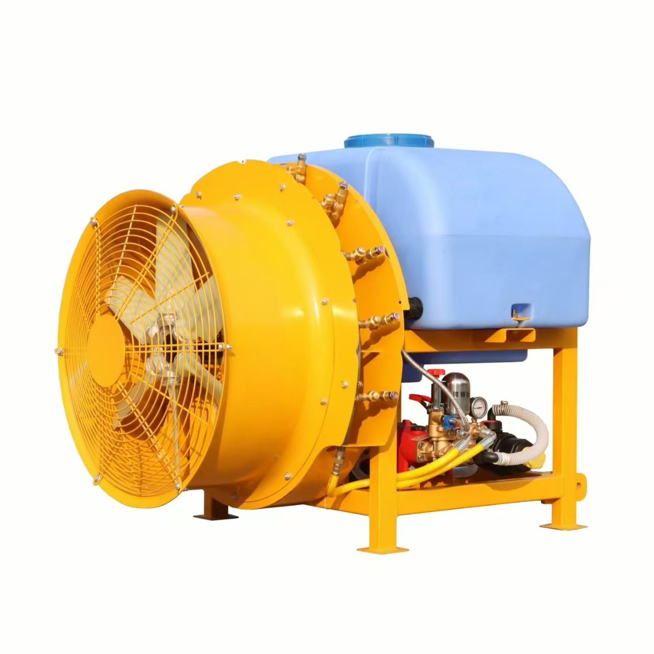 Monteret motoriseret sprøjte med kraftudtag